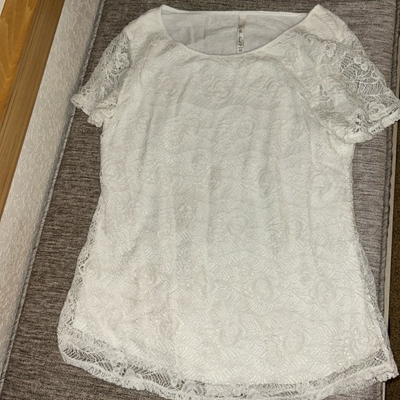 White Lace Coquette Short Sleeved Top Crochet - Picture 2 of 3